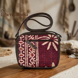 Bolso Bandolera Maroon con Estampado Tribal, Bolso Cruzado Hecho a Mano de Algodón, Bolso Étnico para Uso Diario - Product Image 1