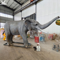 Grand modèle d'éléphant animatronique réaliste, animal de la jungle réaliste avec mouvements et sons vifs pour parc d'attractions et zoo