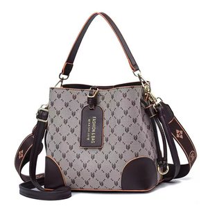 Fashion Good Quality Small <b>Square</b> Chain Women Handbags With Custom Logo Wholesale Handbags - Product Image 2
