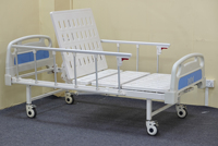 Lit d'hôpital à profil bas avec système anti-chute et hauteur réglable pour un transfert facile des patients âgés dans les établissements de soins assistés