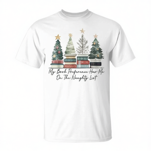 Camiseta con diseño de árbol de Navidad, diseño navideño, unisex, con la frase: Mi preferencia de libros me tiene en la lista de traviesos. - Product Image 2