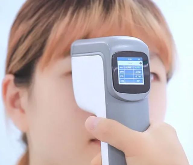 HAR-680 Portable Autorefractor Handheld Optometry Device -10.0D +10.0D Sphere Cylinder Range