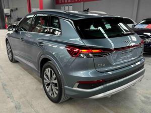 <span class=keywords><strong>Audi</strong></span> Q4 E-tron 40 SUV électrique d'occasion 2024, longue autonomie, version premium, prêt à l'exportation, gris sur noir - Product Image 5