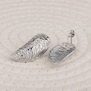 Boucles d'oreilles en acier inoxydable plaqué or 18 carats à la mode Boucles d'oreilles hypoallergéniques à texture géométrique irrégulière Bijoux pour femmes - Product Image 6