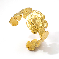 Modischer Edelstahl-Schmuck Großhandel Klobiges Blumen-Manschettenarmband und Armband Vergoldeter Designer-Damenschmuck