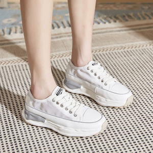 Venta al por mayor de zapatos casuales de <span class=keywords><strong>mujer</strong></span> con diseño plano elevado, nuevos zapatos de punta redonda, zapatos deportivos simples <span class=keywords><strong>y</strong></span> lujosos para <span class=keywords><strong>mujer</strong></span> - Product Image 5