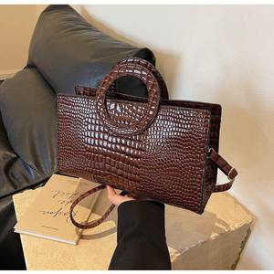 Sac à main bandoulière en PU de couleur unie, durable, imperméable, avec fermeture éclair, pour femmes, capacité 3L+, nouvelle mode 2025 - Product Image 2