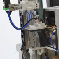 Machine à étiqueter le ruban d'étanchéité de carton et le coin latéral de la boîte d'oeufs Imprimante automatique Machine à étiqueter à surface plane de bouteille d'autocollant