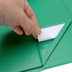 Giấy kraft gấp vali hộp quà tặng với nắp đóng từ tính và tay cầm cho bao bì quần áo sang trọng với in nổi - Product Image 6