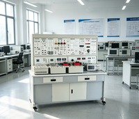 Banc de formation électrique et électronique de base pour l'enseignement universitaire des circuits électriques, des circuits magnétiques, des moteurs CC/CA et des équipements de laboratoire.