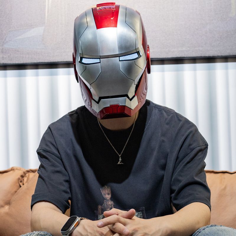 Casco dorado de acero - Apertura con un clic y luces - Caja de regalo de lujo