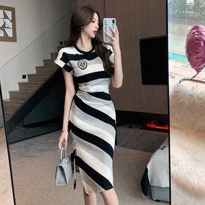 <span class=keywords><strong>Ropa</strong></span> de Verano Elegante y de Alta Gama para <span class=keywords><strong>Mujer</strong></span> - Falda Sexy con Abertura Plisada que Adelgaza, Vestido a Rayas - Product Image 2