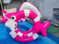Anneau de piscine gonflable en PVC en forme de poisson |   Obstacle flottant en forme de poisson pour parc HTH WP260731E