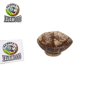 Bol naturel fait à la main pour les marchandises ou les ustensiles de cuisine en coquille de noix de coco bol en noix de coco original d'indonése - Product Image 2