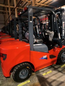 รถยกดีเซล Heli CPCD 3.8 ตัน ปรับแต่งความสูงในการยกได้ ยางตัน โครงสร้างเสากระโดง 2/3 ตอน แบบฟรีฟอร์ม พร้อมระบบถ่วงน้ำหนัก - Product Image 2