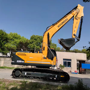 Excavadora de cadenas Hyundai 220LC-9S usada de servicio pesado con motor Cummins, modelo 2022, componentes originales en venta - Product Image 4