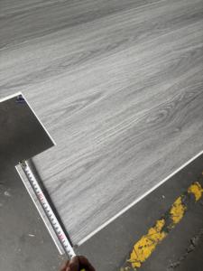 Suelo SPC con Apariencia de Piedra Realista, Loseta de Vinilo Rígida Impermeable <span class=keywords><strong>para</strong></span> Cocina y <span class=keywords><strong>Baño</strong></span> - Product Image 3