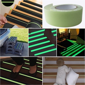 เทป PVC กันลื่นกันลื่นแถบสะท้อนแสงสำหรับติดสนามบินกันรอยฉุดสีดำไวต่อแรงกดร้อนละลาย - Product Image 2