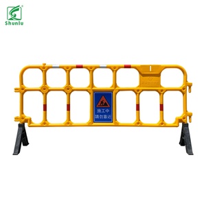 Barricade routière en plastique HDPE de 2100 mm, jaune, qualité ingénierie IP10, pour routes et chantiers - Product Image 2