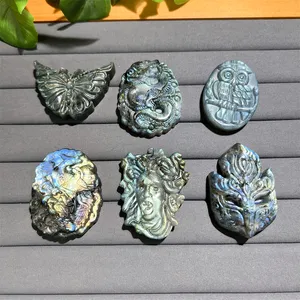 Ukiran kristal batu alami masker ajaib penyembuhan biru labradorite batu permata Medusa phoenix Naga ukiran kerajinan untuk liontin