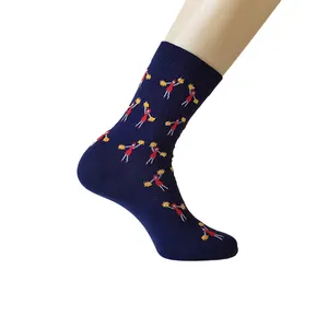 Özel moda pamuk kaykay spor jakarlı Logo ekip özelleştirilmiş çorap