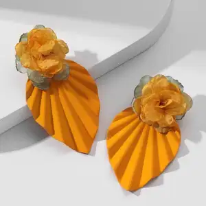 Kaimei 2022 귀걸이 패션 쥬얼리 신제품 숙녀 주름 잎 꽃 틈새 디자인 귀걸이 쉬폰 잎 귀걸이 여성