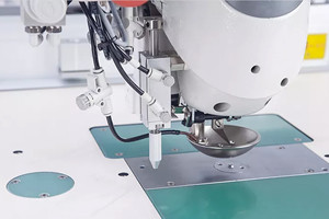 Machine à coudre industrielle RONMACK RM9F-900A 120x80cm à double vis, module automatique informatisé, 3000 tr/min, 600W - Product Image 4