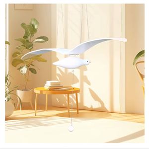 Décoration murale suspendue en bois en forme d'oiseaux en vol pour la maison et le balcon - Product Image 1