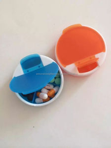 مادة PP مع 4 حجرات علوية سهلة الفتح والإغلاق علبة حامل حبوب منع الحمل المستديرة أو علبة حبوب منع الحمل - Product Image 3