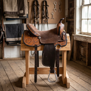Silla de montar western de cuero repujado a mano, color marrón, para equitación de sendero, con conchos plateados - Product Image 3