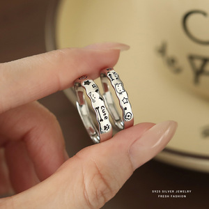 Bagues de couple en argent sterling S925, motif chat et chien de dessin animé, bords ondulés mignons, bagues assorties avec alphabet, bijoux en gros - Product Image 2