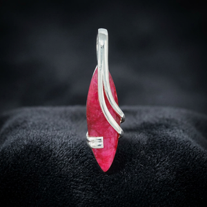 Pendentif de luxe vintage en argent sterling 925 avec rubis rouge taille marquise serti clos, certifié par un tiers, pour la joaillerie fine - Product Image 2