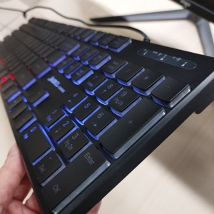 Jedel Keyboard permainan, lampu LED profil rendah ramping 104 kunci dengan versi bahasa disesuaikan pencahayaan warna-warni - Product Image 3