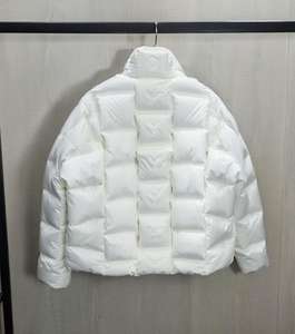 Vestes d'hiver pour hommes de marque en gros, de haute qualité, épaisses, chaudes, de couleur unie, à capuche, manteaux décontractés de luxe, vestes en duvet pour hommes - Product Image 2