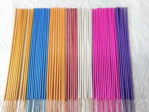 Fabricant de bâtonnets d'encens colorés populaires Encens en bois non parfumé Variétés à usage religieux Lavande Fraise Bergamote Jasmin - Product Image 3