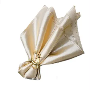 होटल के लिए जामदानी शादी पट्टियां Crimping हस्तनिर्मित वर्ग कपड़ा नैपकिन सजावट लक्जरी साटन कपड़े टेबल चाय तौलिया कस्टम नैपकिन