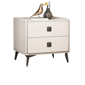 Mesita de Noche Moderna Minimalista con Tapa de Mármol, 2 Cajones de Almacenamiento, Mueble de Dormitorio, Estilo Nórdico de Lujo Ligero, Madera Maciza y Cuero - Product Image 3