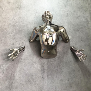 Suspension murale moderne en Bronze, 21 cm, figurine homme, Matteo pugli, pour décoration murale, couleur personnalisée - Product Image 1