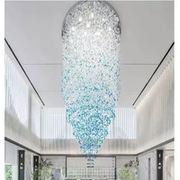 Lámpara colgante de techo de alta calidad con luz LED decorativa tipo candelabro.