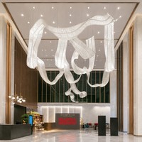 Grand lustre moderne en verre pour hall d'hôtel et villa, avec rubans décoratifs, luminaire suspendu, conception personnalisée