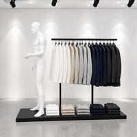 Présentoir de vêtements autoportant blanc à deux poteaux avec base de mannequin pour aménagement de boutique