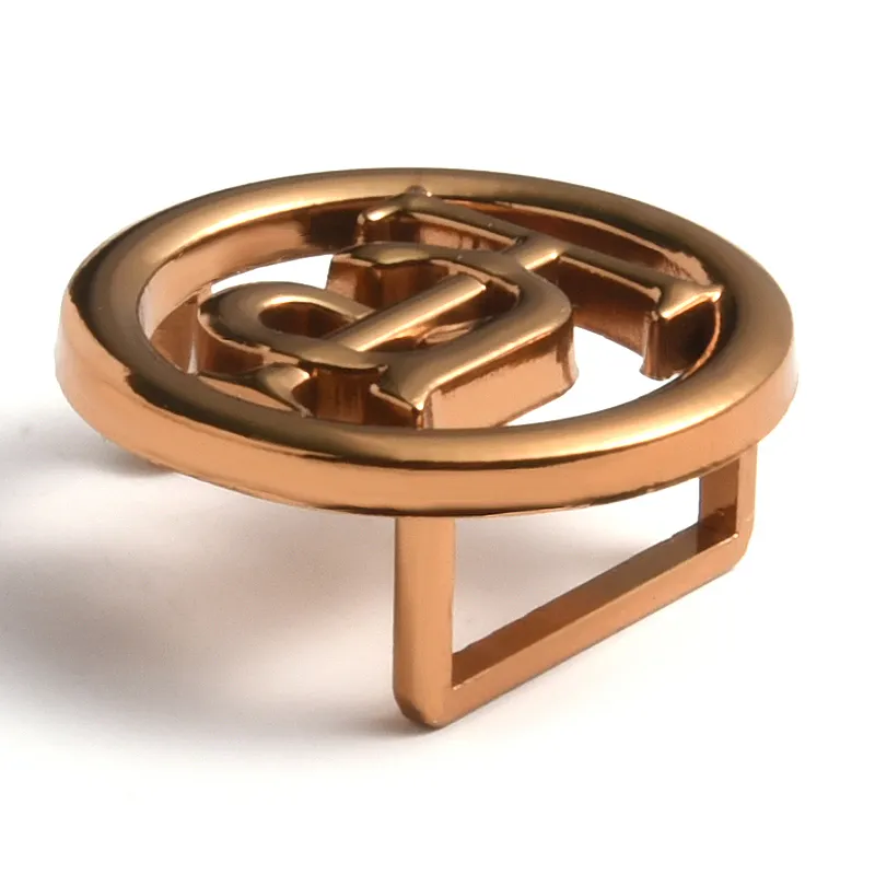 La fabbrica fornisce direttamente il Logo personalizzato personalizzato della lettera stravagante fibbia della cintura in metallo placcata in oro