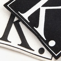 Logo de marque personnalisé pour vêtements, étiquette en cuir suédé doux en relief pour vêtements, vente en gros
