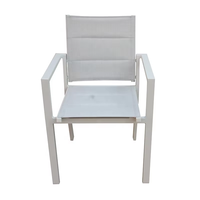 Chaises de restaurant d'extérieur modernes, nordiques, contemporaines, durables, imperméables, en alliage d'aluminium, empilables, pliables, avec logo en relief, finition poudrée