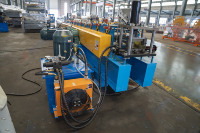 Machine de fabrication de goujons en métal pour cloisons sèches FORWARD Machine de formage de rouleaux en acier à canal C