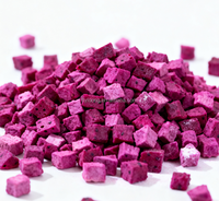 Gedroogde rode pitaya-dobbelstenen, magere gezonde knapperige drakenfruitballetjes, bulkverpakking, populaire kant-en-klare fruitsnack