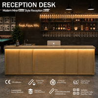 Comptoir de réception de style industriel simple avec comptoirs hauts et bas, adapté aux bars et restaurants, personnalisable
