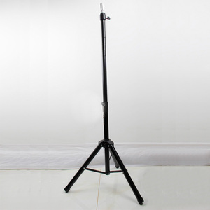 ขาตั้งหัวหุ่นวิกผมโลหะปรับระดับได้<span class=keywords><strong>ราคา</strong></span>ถูก ขาตั้งแบบสามขา อุปกรณ์ฝึกซ้อม<span class=keywords><strong>ราคา</strong></span>ประหยัดสำหรับต่อผม - Product Image 1