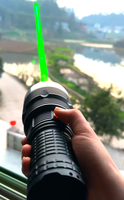 Lampe torche laser rechargeable à faisceau bleu-vert lumineux avec fonction stroboscopique, 4 piles 18650 pour l'éclairage