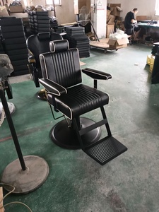 Sillón de Barbería Hidráulico Negro, Giratorio 360 Grados, Ajustable en Altura, Tapizado, para Salón de Belleza - Product Image 3